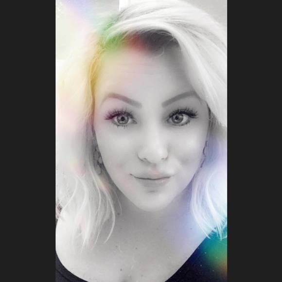 Meet your Posher, Whitney - Picture 1 of 1